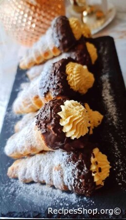 🍰 Puff Pastry Rolls with Vanilla Cream