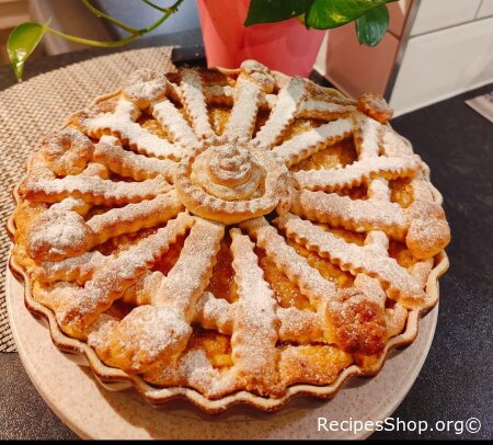 Apple Pie with Decorative Crust