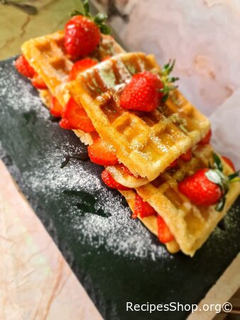 🧇 Classic Waffles Recipe